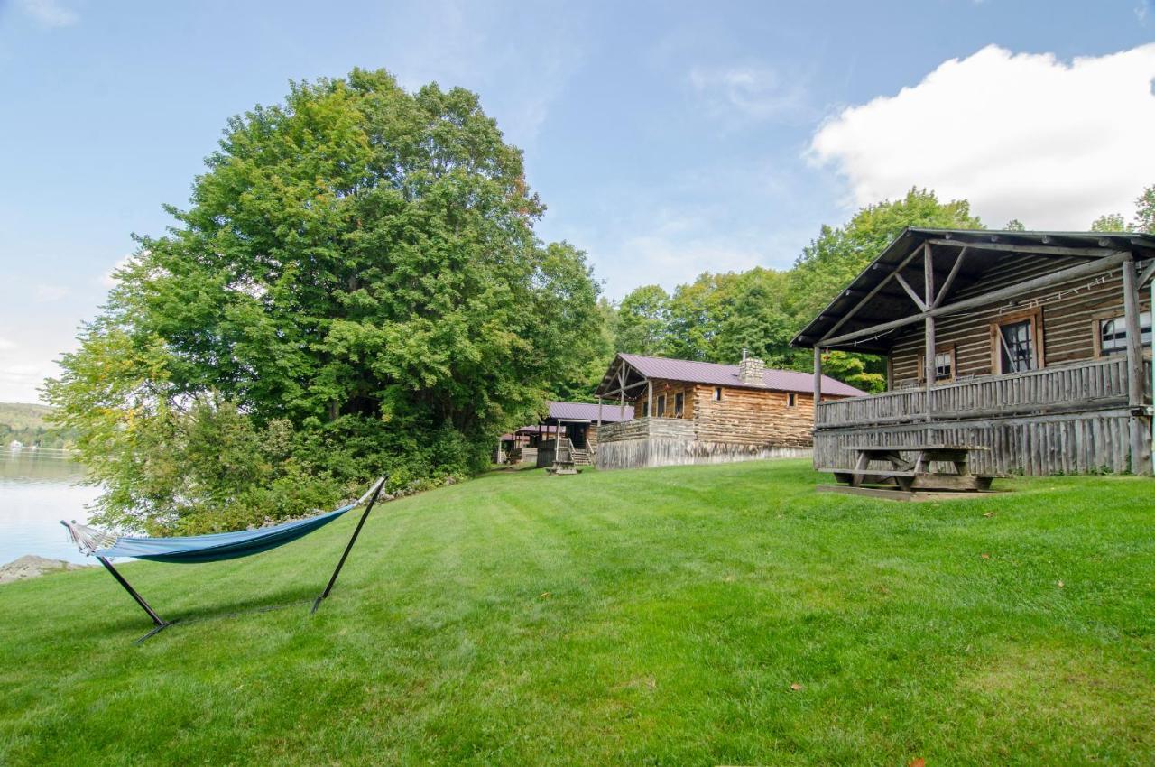 Mountain Lake Cottages Westmore Екстериор снимка