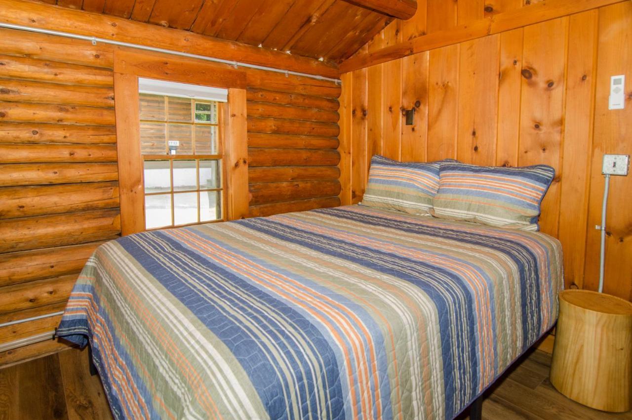 Mountain Lake Cottages Westmore Екстериор снимка