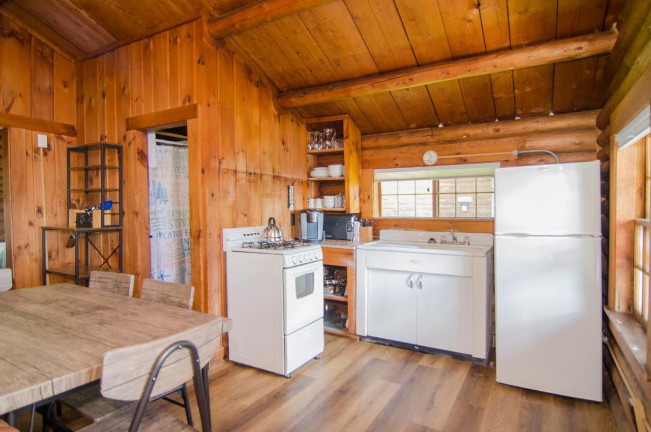 Mountain Lake Cottages Westmore Екстериор снимка