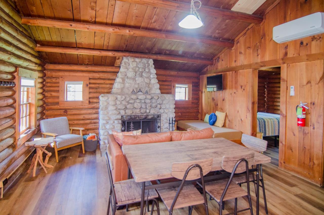 Mountain Lake Cottages Westmore Екстериор снимка
