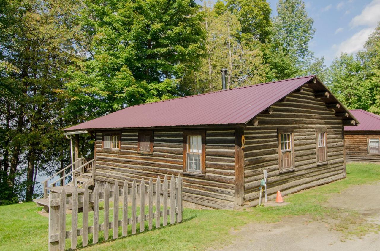 Mountain Lake Cottages Westmore Екстериор снимка