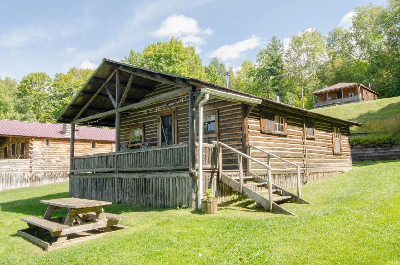 Mountain Lake Cottages Westmore Екстериор снимка