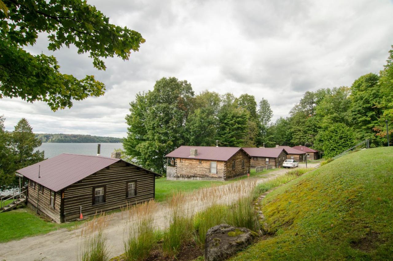 Mountain Lake Cottages Westmore Екстериор снимка