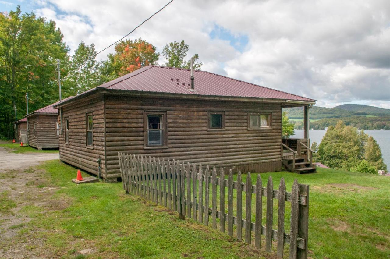 Mountain Lake Cottages Westmore Екстериор снимка