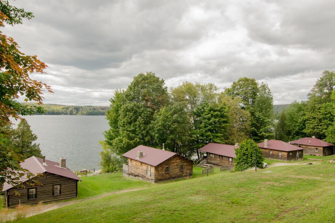 Mountain Lake Cottages Westmore Екстериор снимка