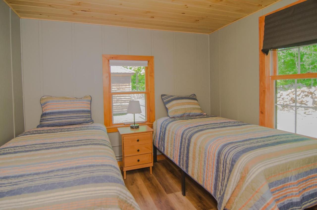 Mountain Lake Cottages Westmore Екстериор снимка